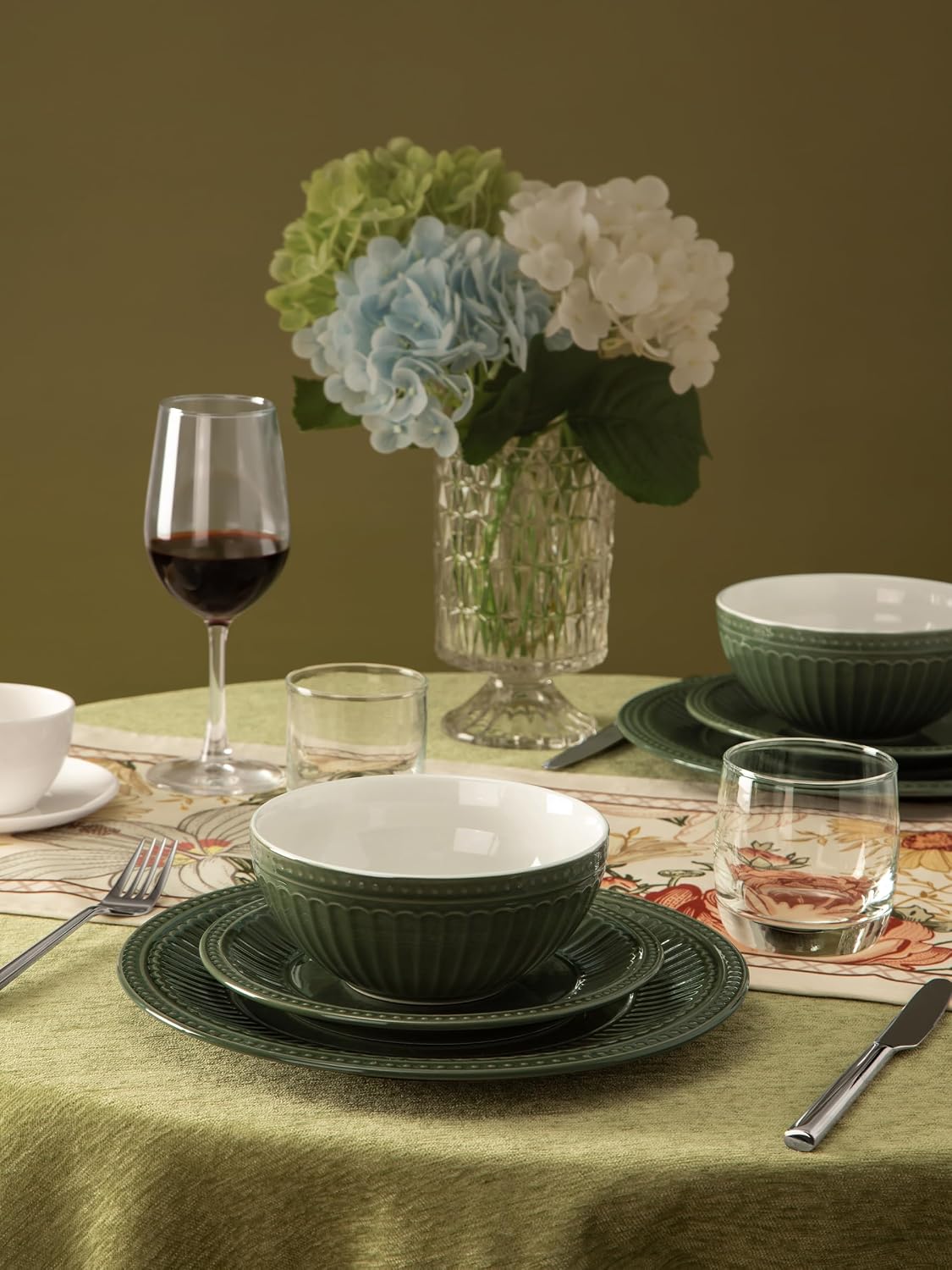 Famiware Garden Plates and Bowls Sets, 18-Piece Dishes Set for 6, Scratch Resistant Kitchen Dishes Dinnerware Set - Microwave and Dishwasher Safe, Reactive Glaze and Embossed Stoneware, Dark Green