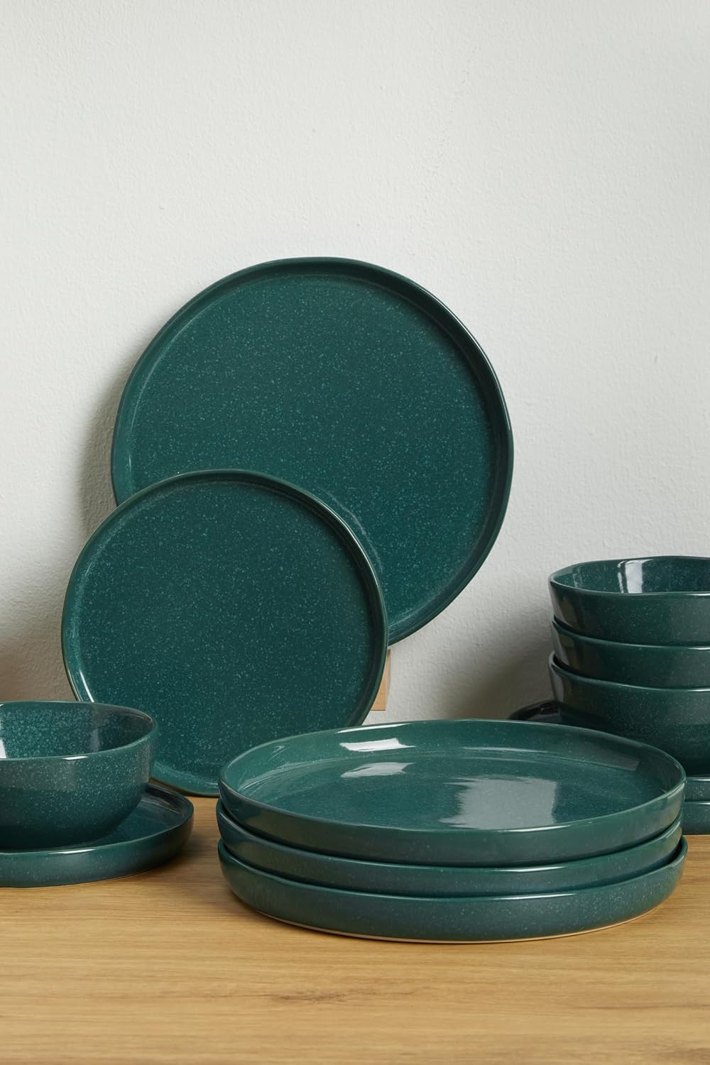 FOBENTA 24-Piece Ceramic Dinnerware Set,Moss Green Plates and Bowls Set for 8 – Naturally Elegant Dish Set for Serene Hosting & Everyday Harmony