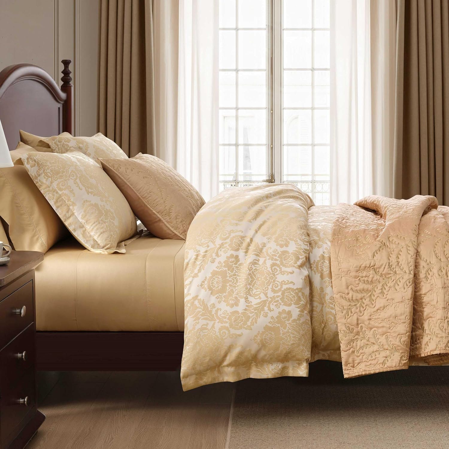 Martha Stewart - King Size Quilt Set, Soft & Smooth Sateen Bedding with a Light and Breathable Feel, 3 Piece Bed Set with Matching Pillowcases (Fern Embroidery Beige)
