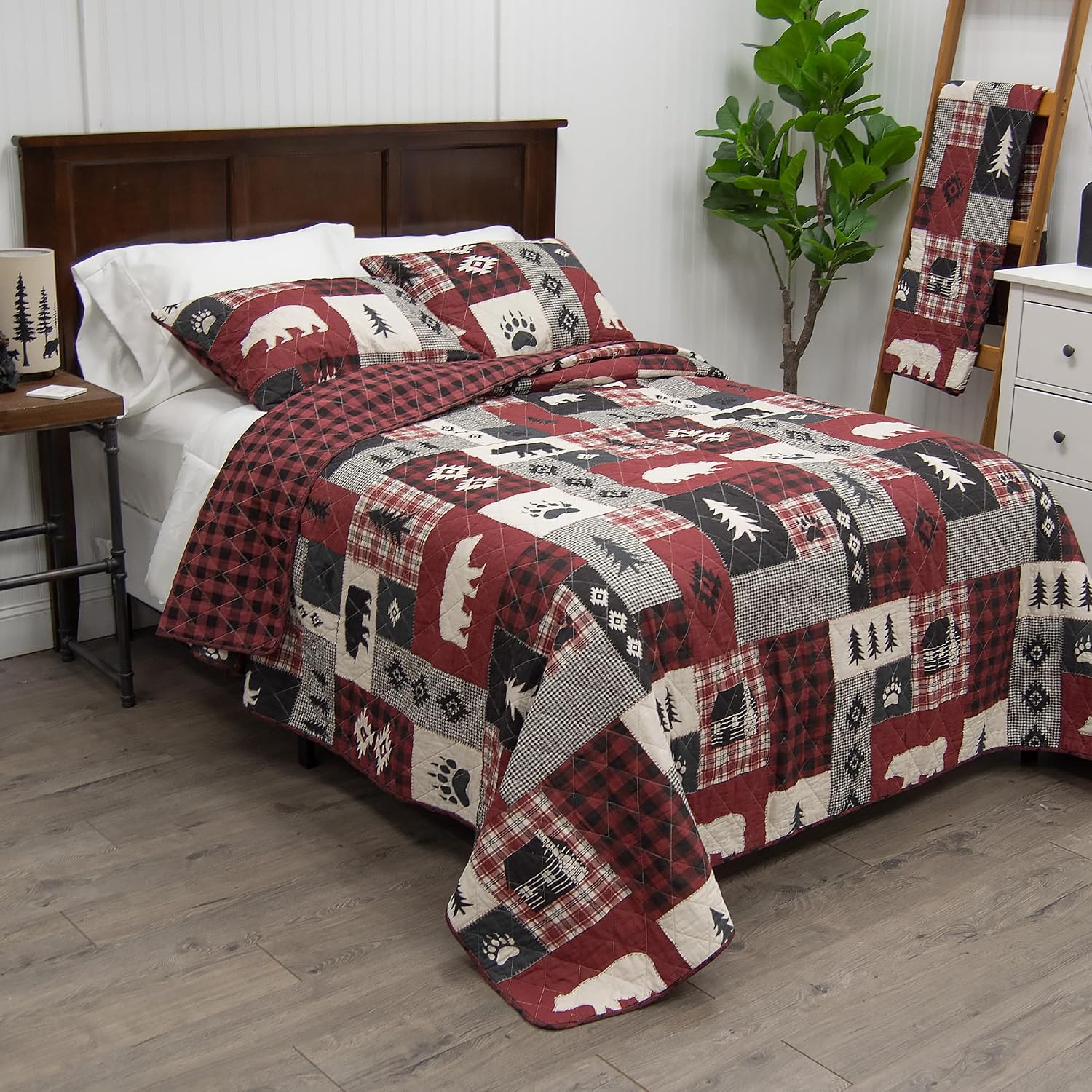 Donna Sharp Full/Queen Bedding Set - 3 Piece - Bear Peak Cotton Lodge Quilt Set with Full/Queen Quilt and Two Standard Pillow Shams - Fits Queen Size and Full Size Beds - Machine Washable