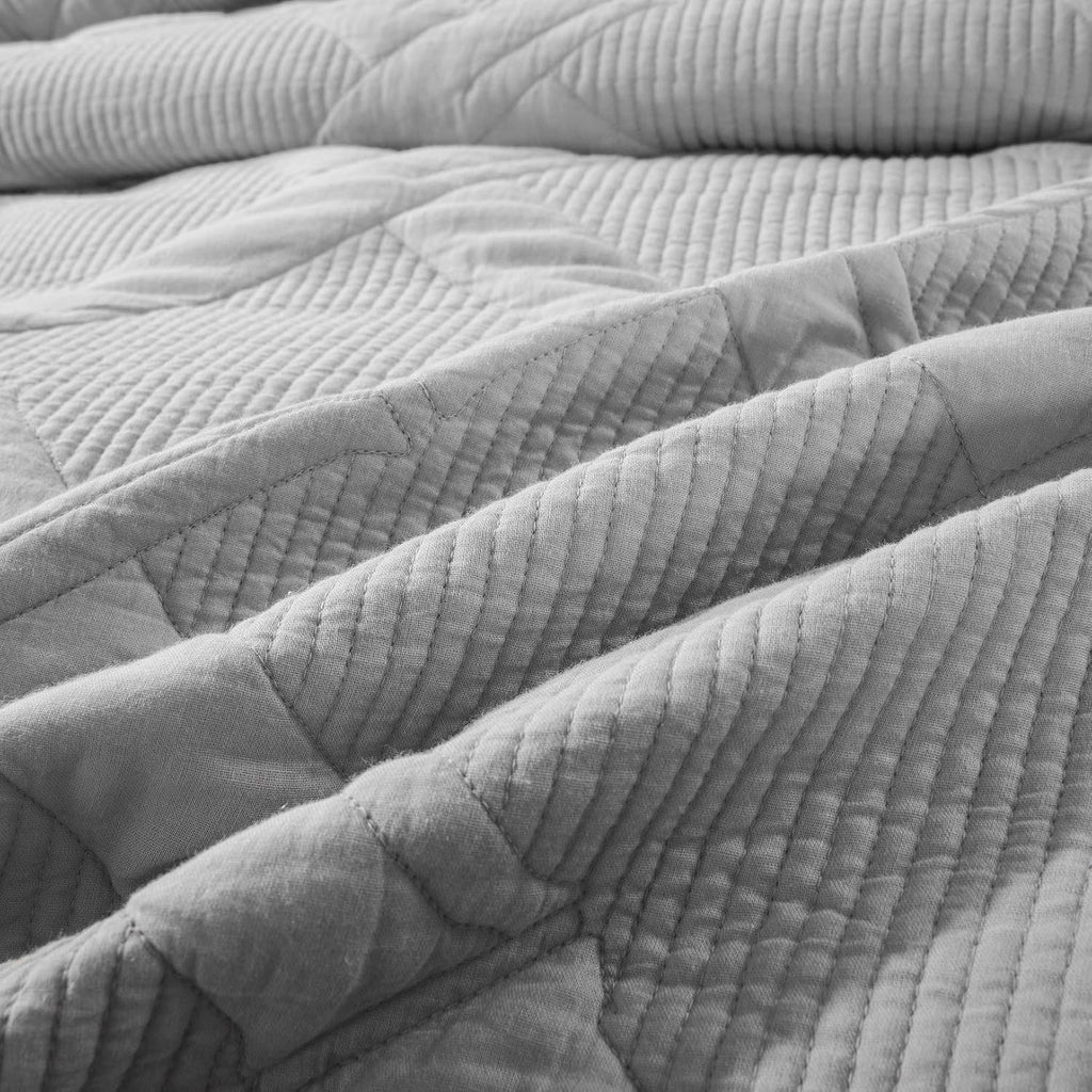 Tache Solid Light Grey Silver Soothing Pastel Soft Cotton Geometric Diamond Stitch Pattern Lightweight Quilted Bedspread 3 Piece Set, Full