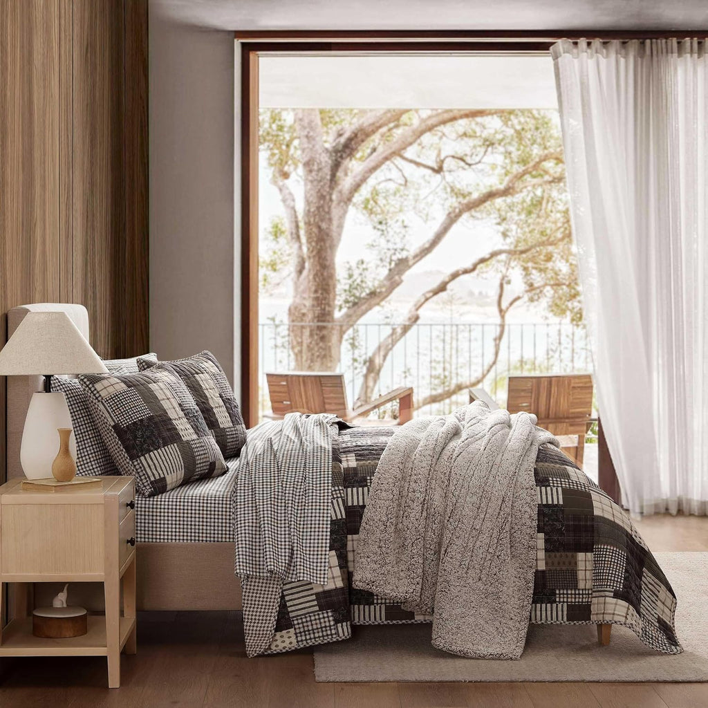 Eddie Bauer - King Quilt Set, Naturally Soft Cotton Bedding w/a Lightweight Feel for All-Year Comfort, Reversible w/Matching Pillowcases, 3 Piece Bed Set (Antique Brown)