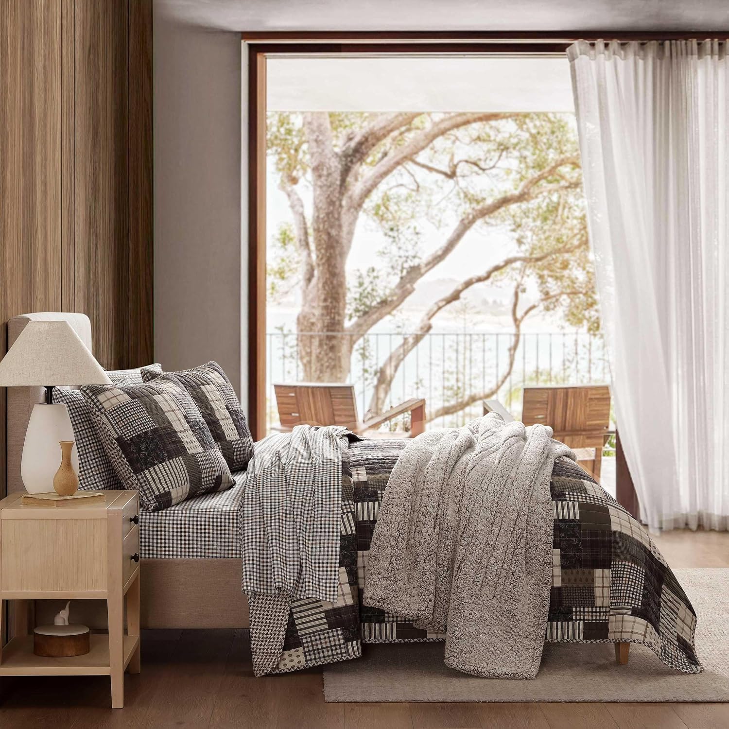 Eddie Bauer - King Quilt Set, Naturally Soft Cotton Bedding w/a Lightweight Feel for All-Year Comfort, Reversible w/Matching Pillowcases, 3 Piece Bed Set (Antique Brown)