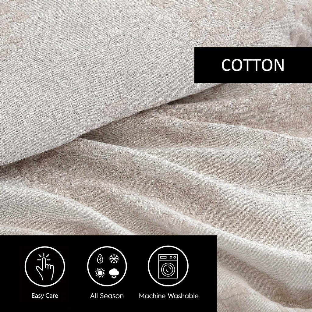 Vera Wang - Comforter Set, Luxurious Bedding Set with Matching Shams, Floral Design, Chic Room Essentials (Roses Beige, Queen)