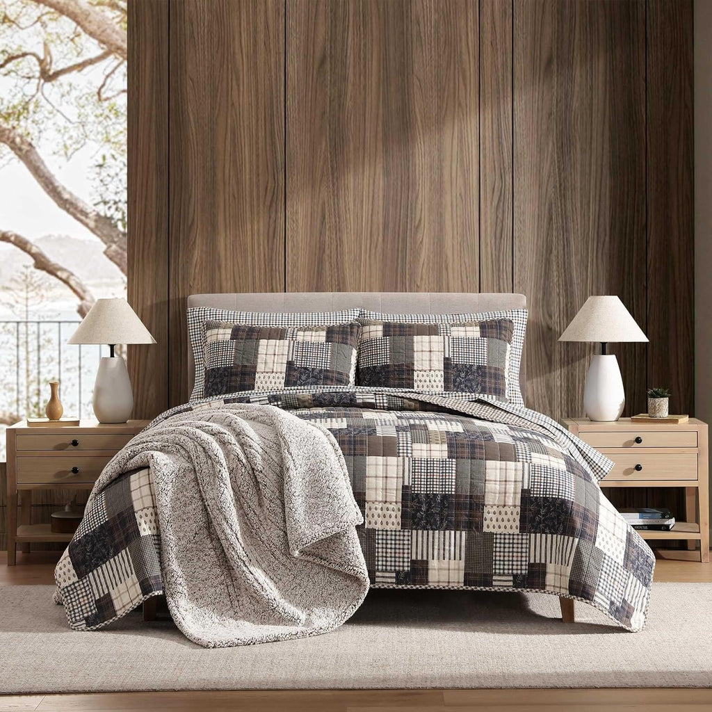 Eddie Bauer - King Quilt Set, Naturally Soft Cotton Bedding w/a Lightweight Feel for All-Year Comfort, Reversible w/Matching Pillowcases, 3 Piece Bed Set (Antique Brown)