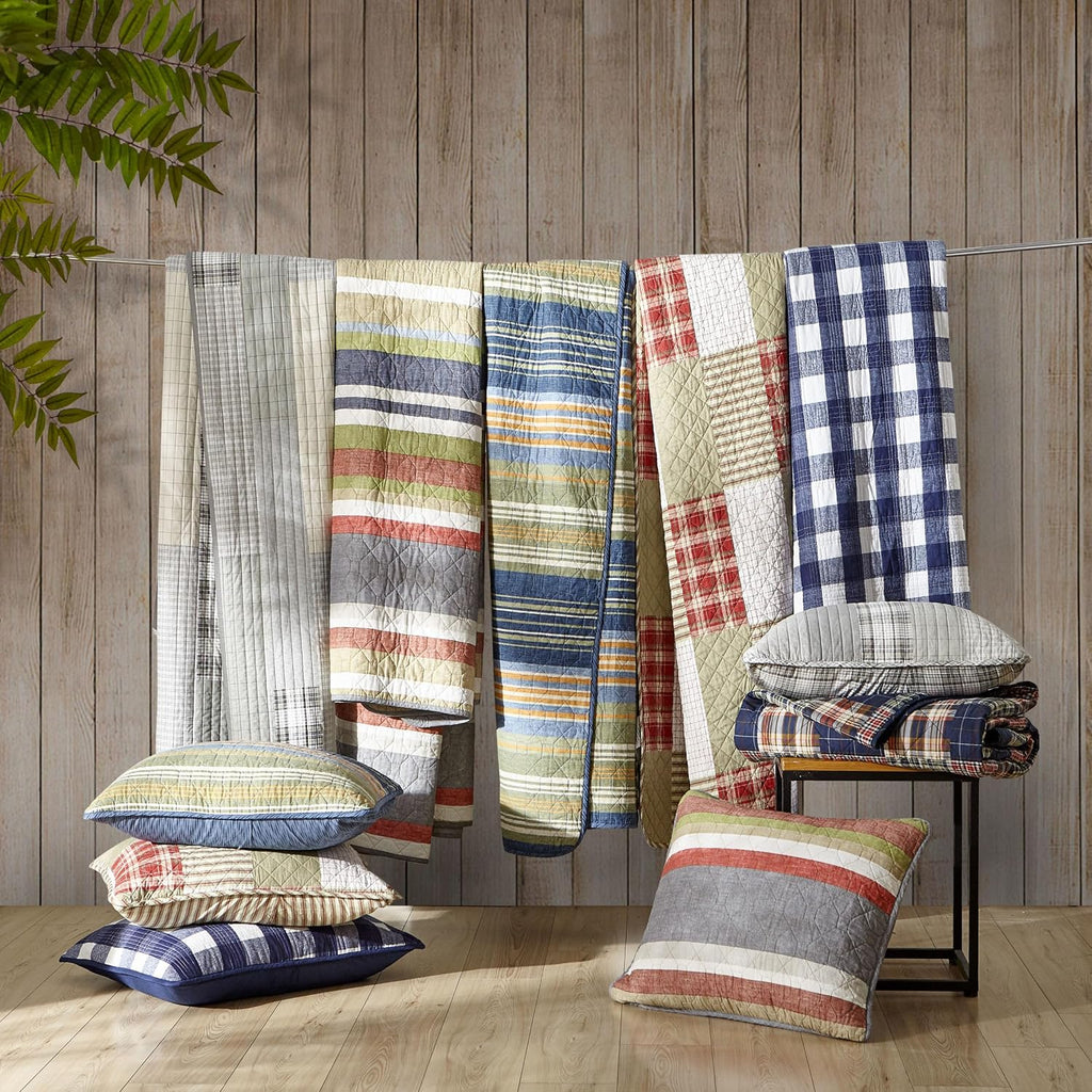 Eddie Bauer - King Quilt Set, Reversible Cotton Bedding with Matching Shams, Lightweight Home Decor for All Seasons (Eastmont Navy, King)