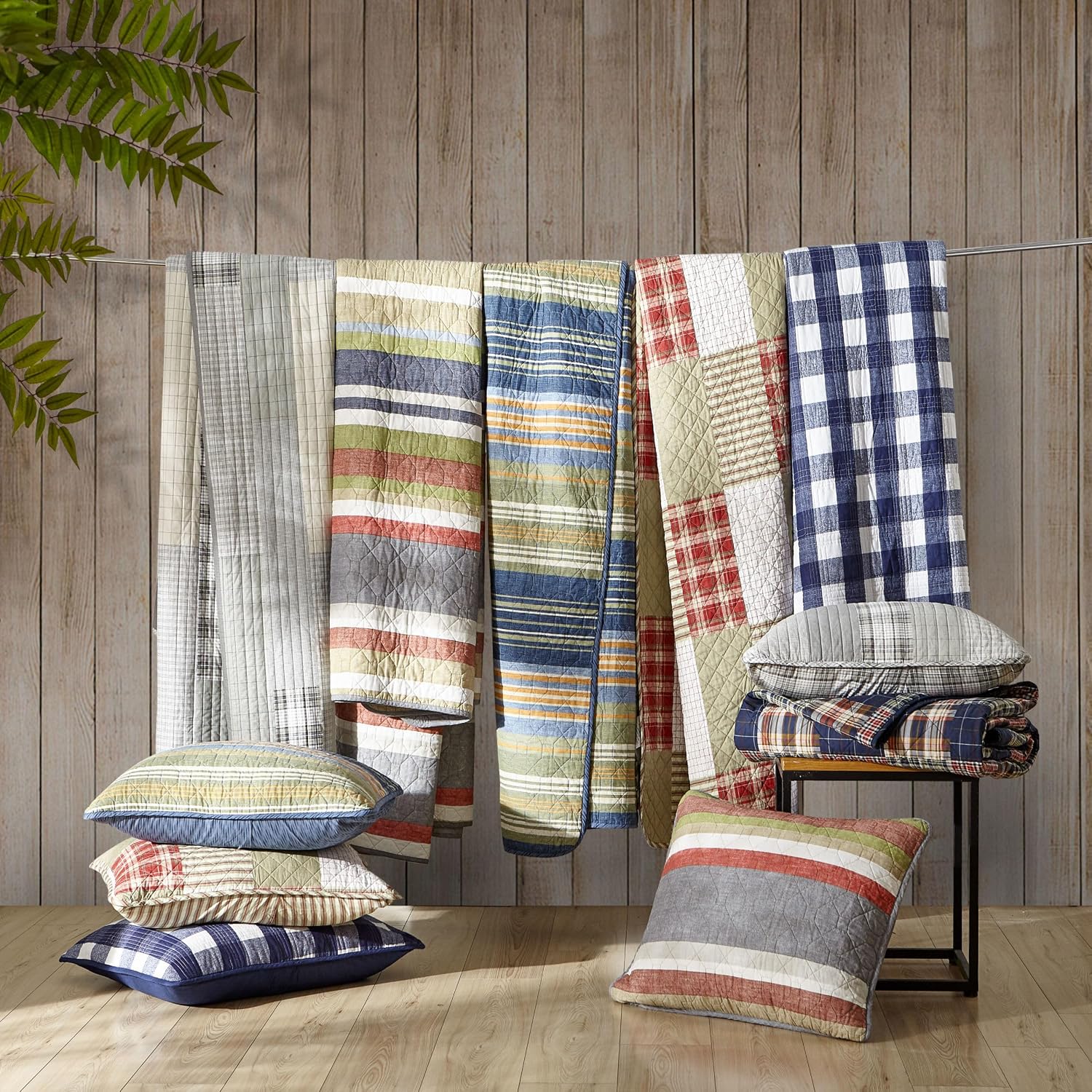 Eddie Bauer - King Quilt Set, Reversible Cotton Bedding with Matching Shams, Lightweight Home Decor for All Seasons (Eastmont Navy, King)