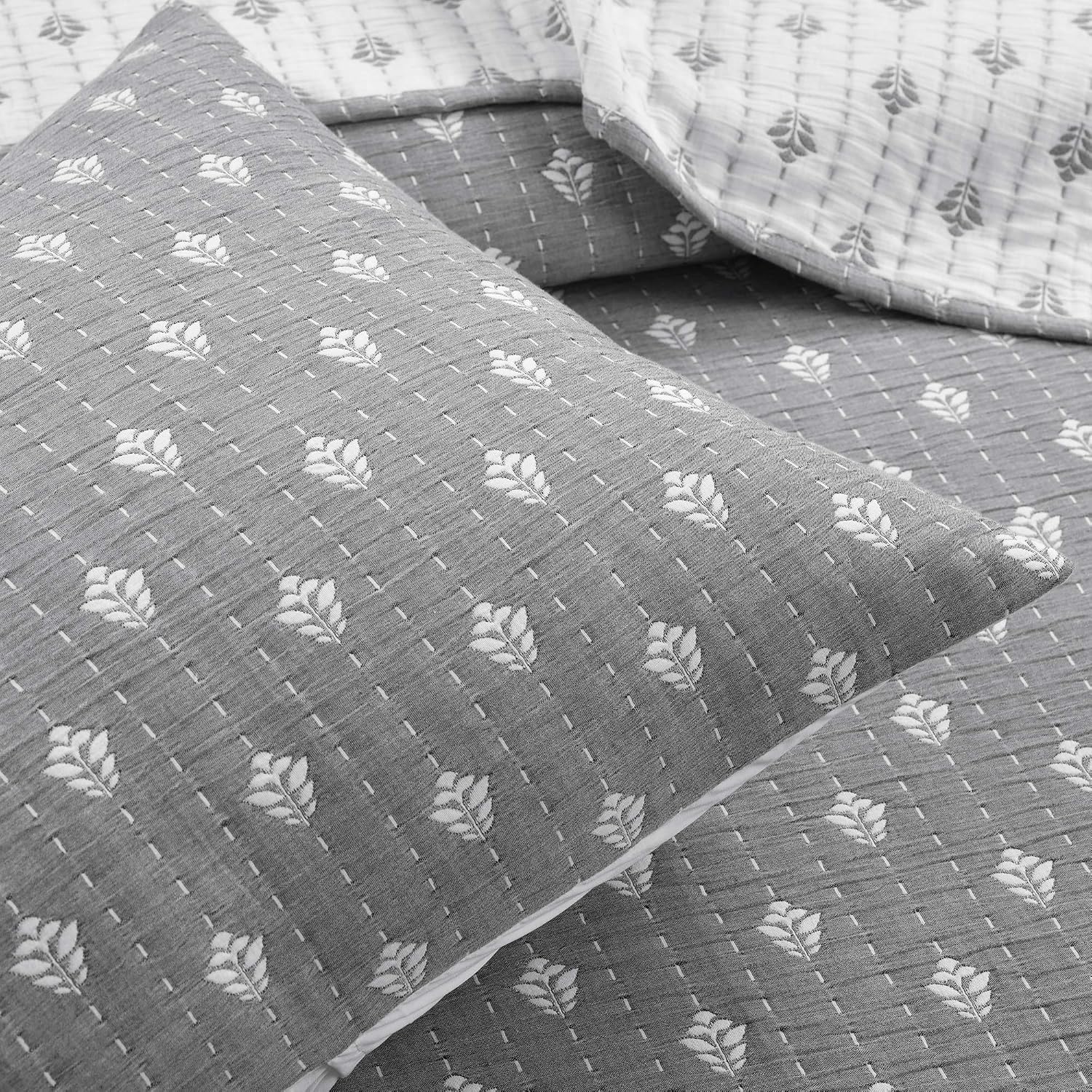 Lush Decor Hygge Kantha Pick Stitch Yarn Dyed Cotton Jacquard 3 Piece Quilt/Coverlet Set, Full/Queen, Gray & Off-White