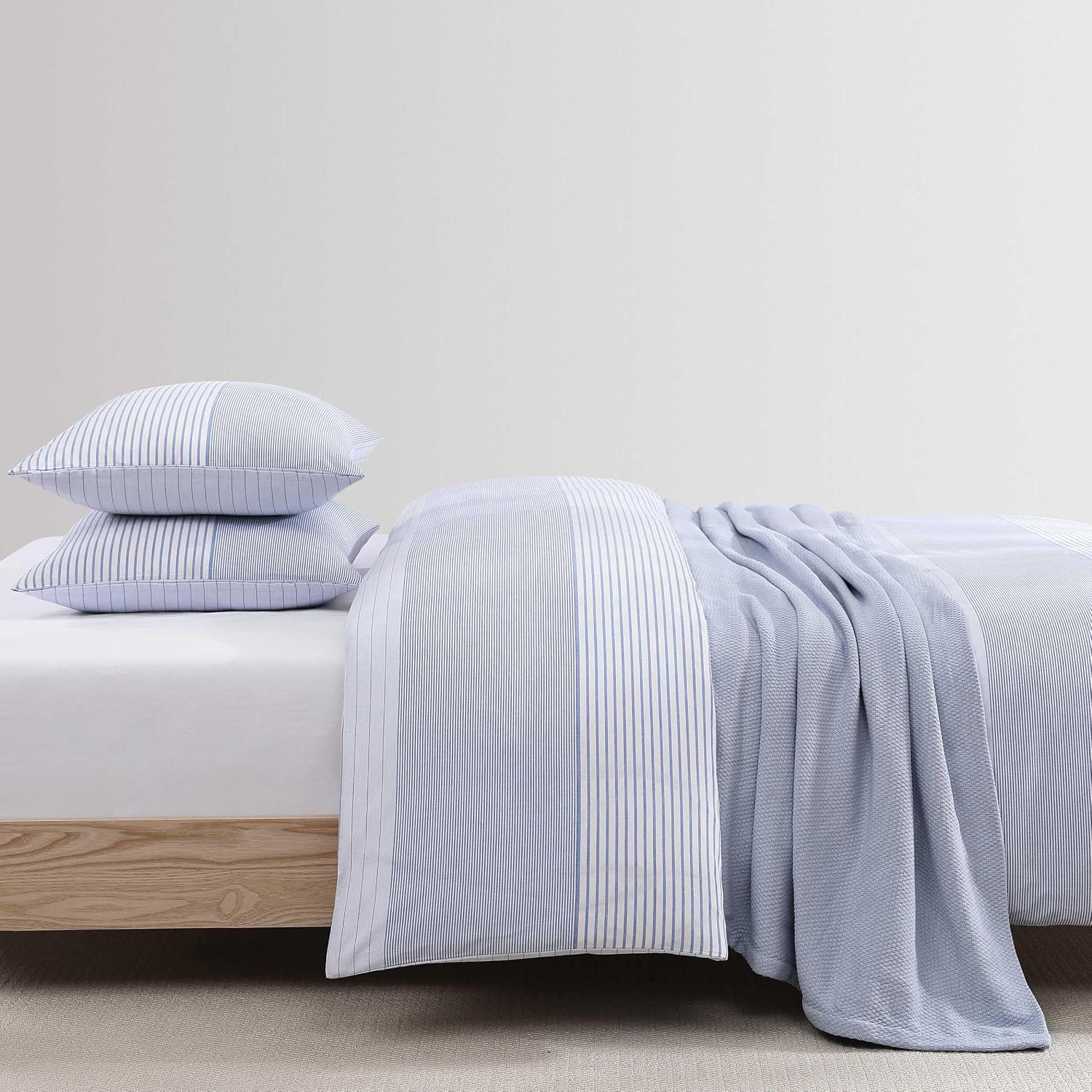 Tommy Hilfiger - Full/Queen Comforter Set, Super Soft Bedding with Matching Sham, Breathable Bed Essentials (Modern Stripe White, Full/Queen)