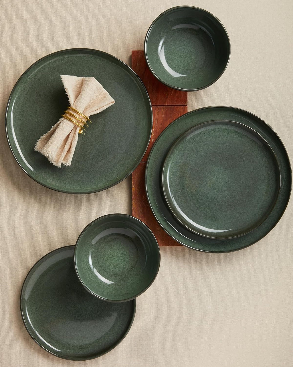 Pokini Large Holiday Dinnerware Sets for 8, Ceramic Plates and Bowls Set, Kitchen Dish Set, Microwave & Dishwasher Safe Dishware, Perfect for Christmas & Thanksgiving, Forest Green