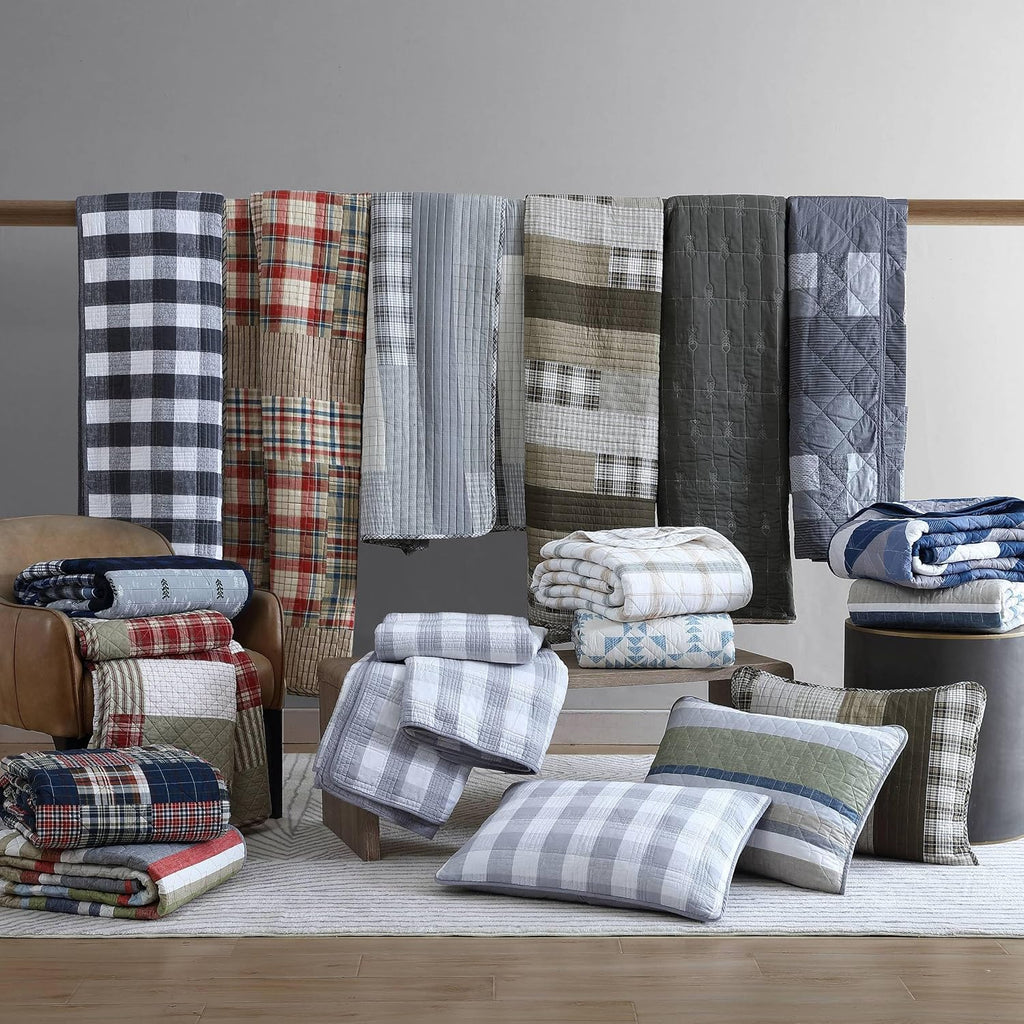 Eddie Bauer - King Quilt Set, Reversible Cotton Bedding with Matching Shams, Lightweight Home Decor for All Seasons (Eastmont Navy, King)