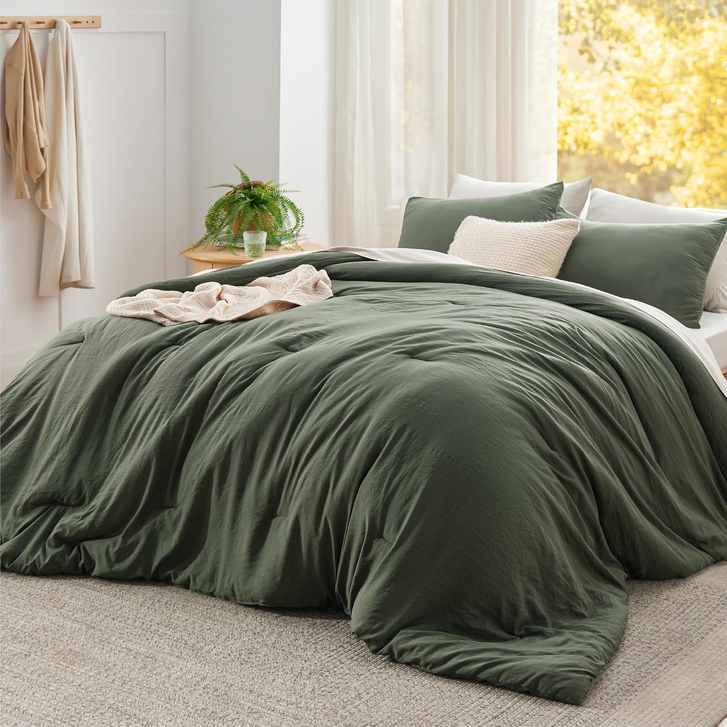 Bedsure Super King Plus Comforter Set, Dark Green Soft Prewashed Bedding for All Seasons, 3 Pieces GentleSoft™ Bed Set, 1 Lightweight Comforter (128'x120') and 2 Pillowcases (20'x36')