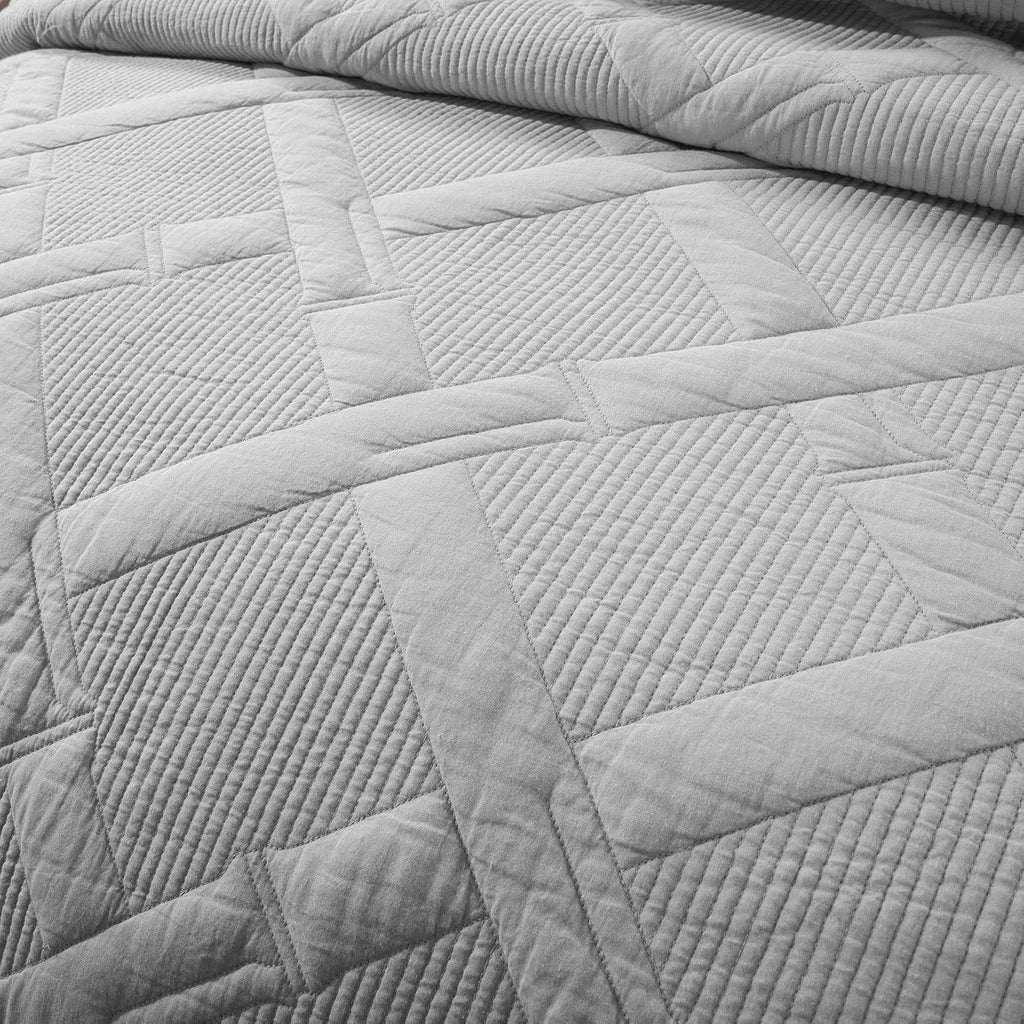 Tache Solid Light Grey Silver Soothing Pastel Soft Cotton Geometric Diamond Stitch Pattern Lightweight Quilted Bedspread 3 Piece Set, Full