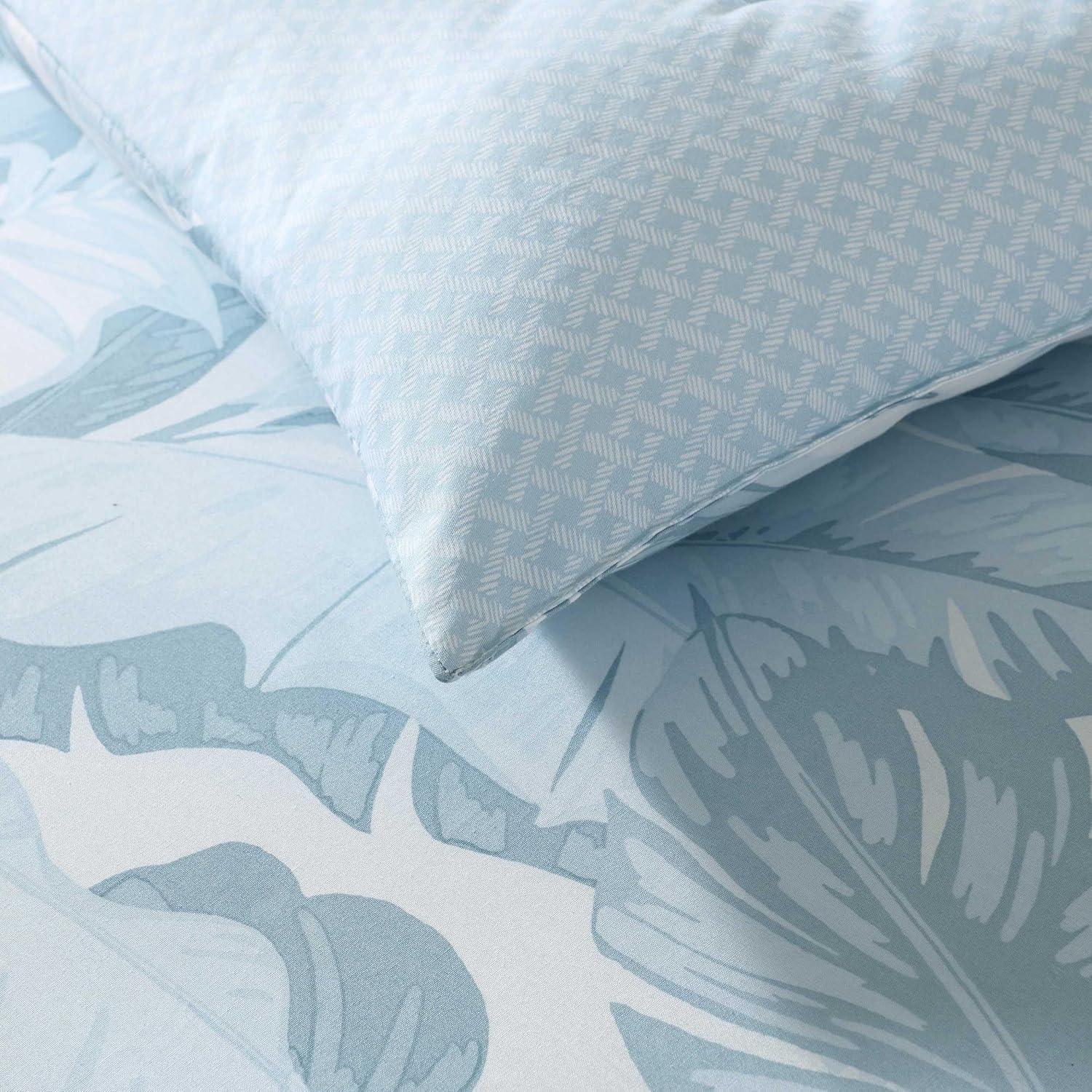 Tommy Bahama - Queen Comforter Set, 100% Cotton Slub Fabric with Soft Breathable Texture, 5 Piece Bed Set with Matching Pillowcases & Bonus Throw Pillows (Palm Serenity Blue)