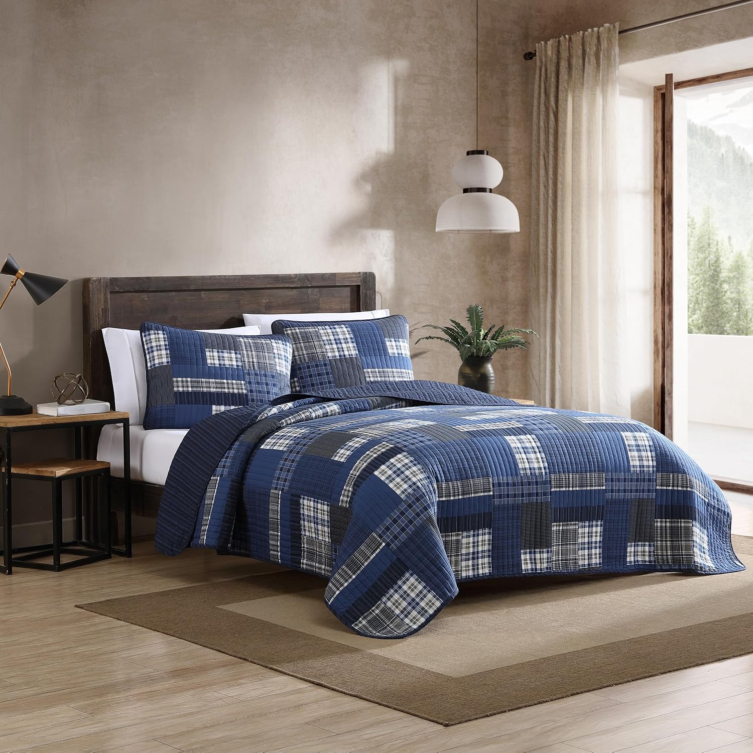 Eddie Bauer - King Quilt Set, Reversible Cotton Bedding with Matching Shams, Lightweight Home Decor for All Seasons (Eastmont Navy, King)