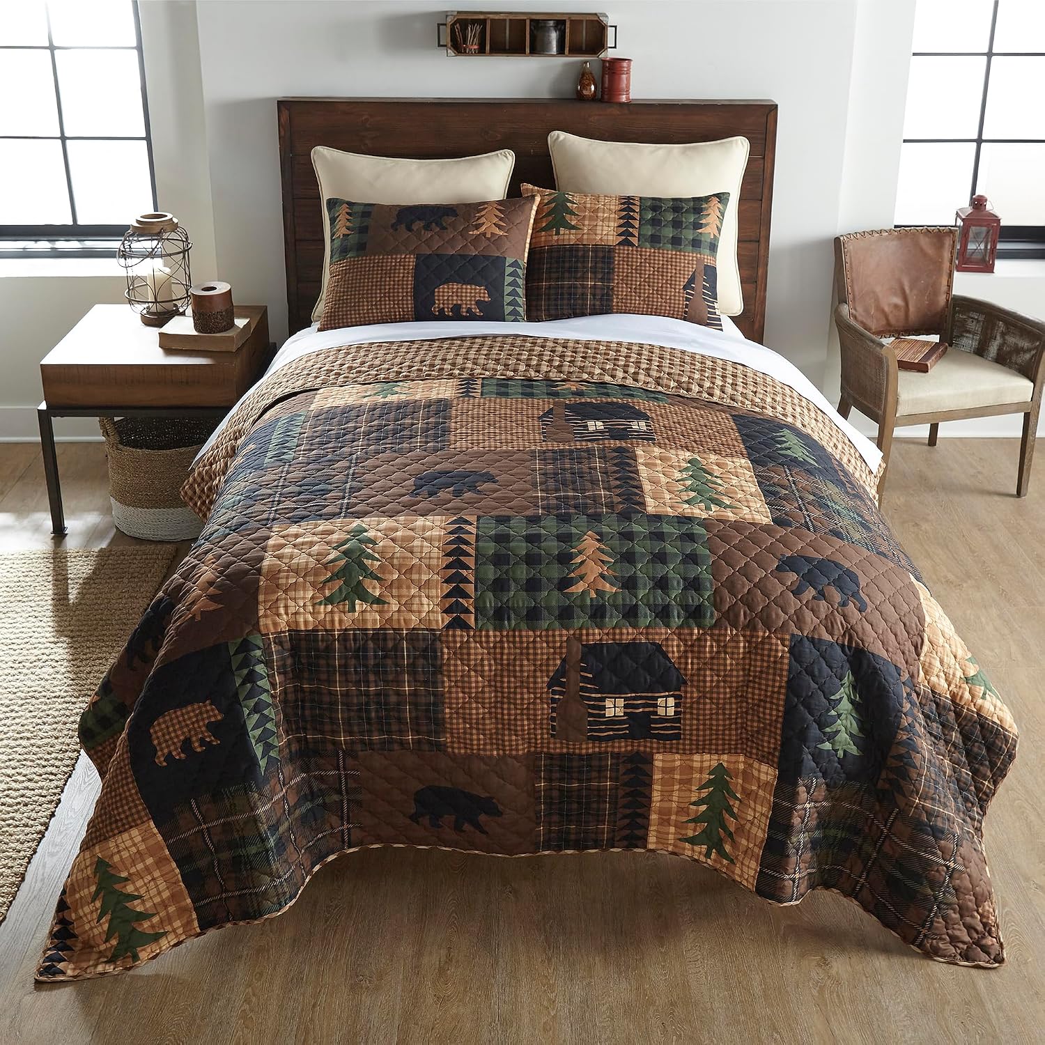 Donna Sharp Brown Bear Cabin- Queen Quilt Set, Measures 90 x 90, Includes 1 Quilt and 2 Standard Shams, Machine Washable