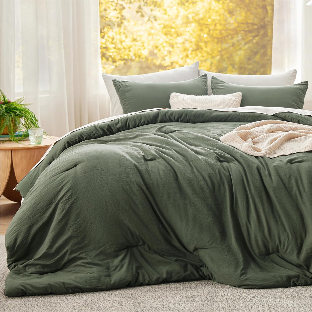 Bedsure Super King Plus Comforter Set, Dark Green Soft Prewashed Bedding for All Seasons, 3 Pieces GentleSoft™ Bed Set, 1 Lightweight Comforter (128'x120') and 2 Pillowcases (20'x36')