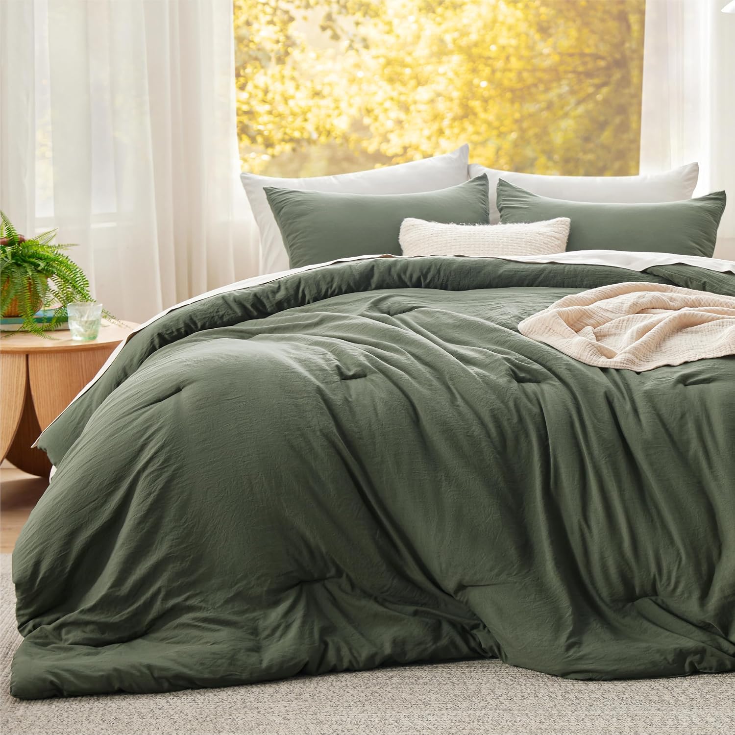 Bedsure Super King Plus Comforter Set, Dark Green Soft Prewashed Bedding for All Seasons, 3 Pieces GentleSoft™ Bed Set, 1 Lightweight Comforter (128'x120') and 2 Pillowcases (20'x36')