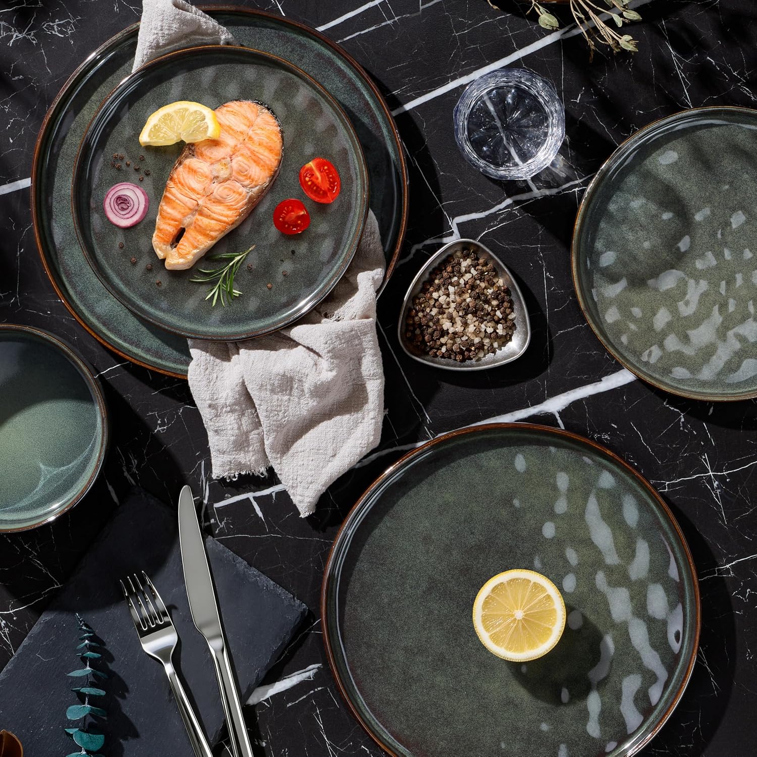 LIANYU Stoneware Dinnerware Dishes Sets for 8, 24 Piece Plates and Bowls Dishware Set, Ceramic Dinning Ware Includes Dinner Salad Plates, Cereal Bowls, Chip & Scratch Resistant,Moss Green