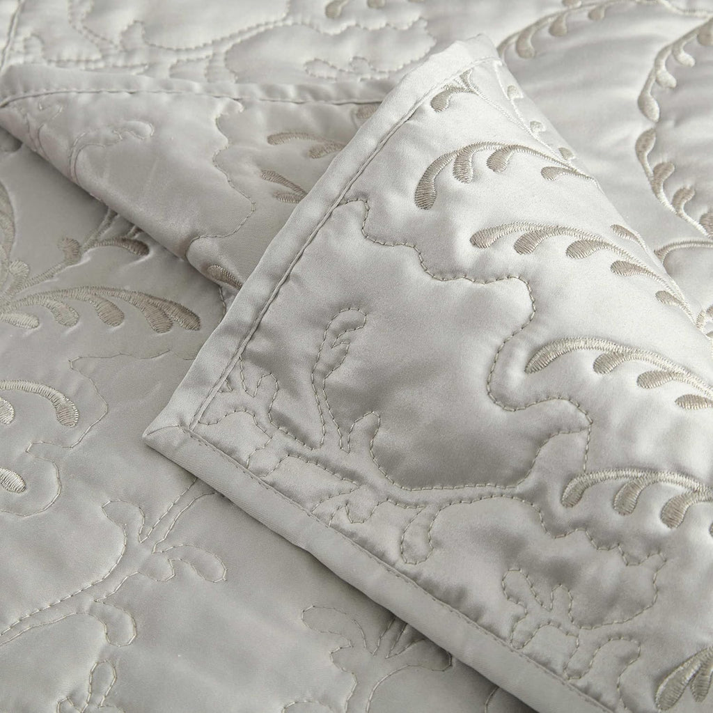 Martha Stewart - King Size Quilt Set, Soft & Smooth Sateen Bedding with a Light and Breathable Feel, 3 Piece Bed Set with Matching Pillowcases (Fern Embroidery Grey)