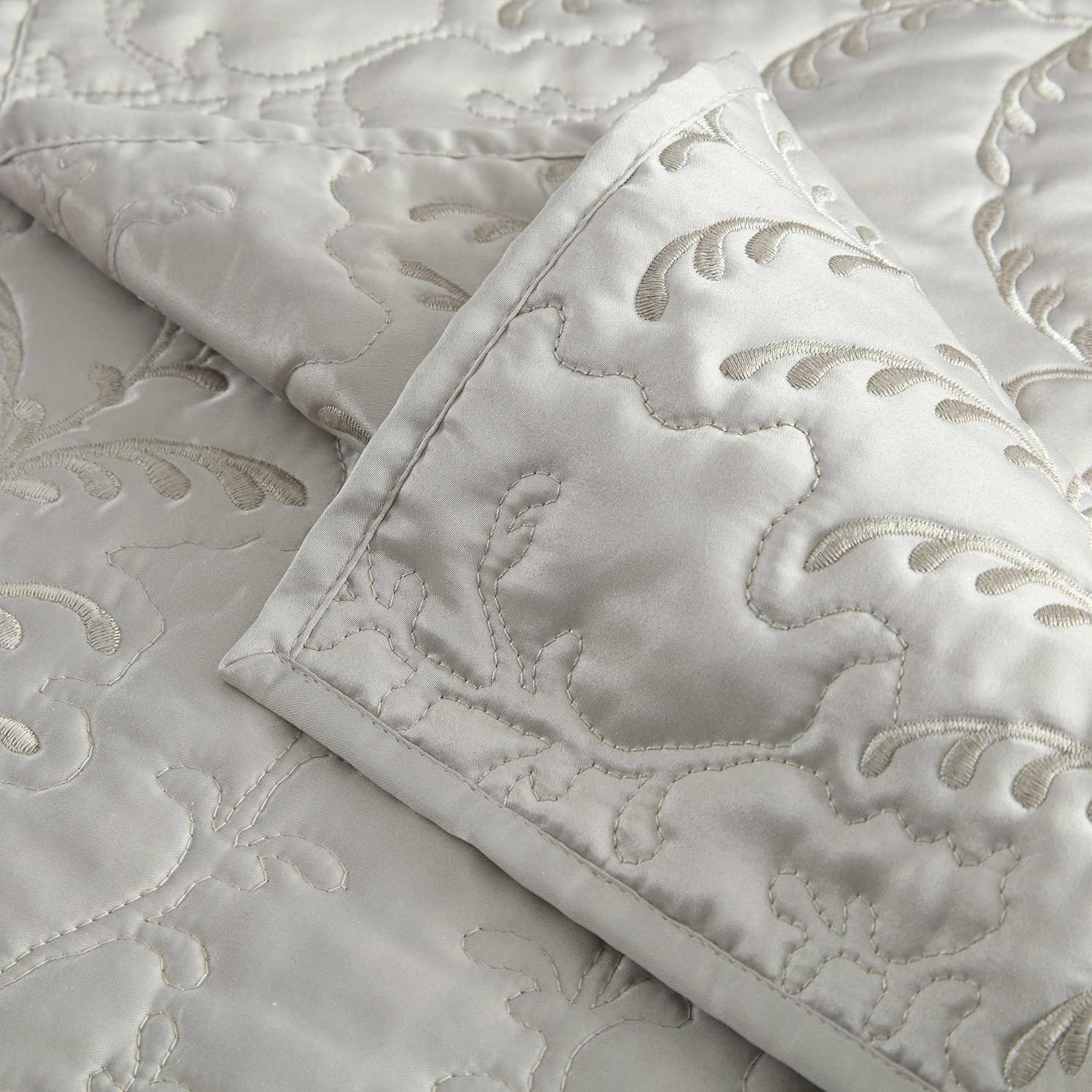 Martha Stewart - King Size Quilt Set, Soft & Smooth Sateen Bedding with a Light and Breathable Feel, 3 Piece Bed Set with Matching Pillowcases (Fern Embroidery Grey)