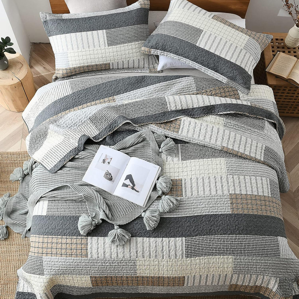 Quilts King Size, King Quilt Bedding Set Bedspread, 100% Cotton Patchwork Quilt for King Bed, 3 Pieces Plaid Farmhouse Reversible Lightweight Comforter Bed Spread, Grey/Tan/Black