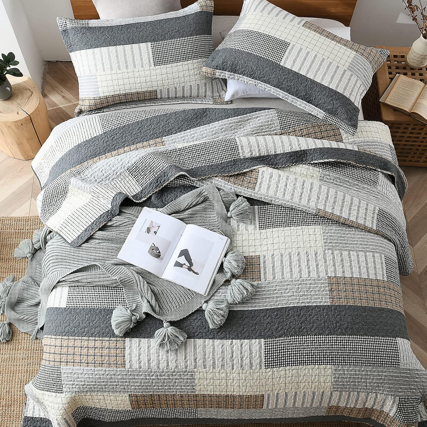 Quilts King Size, King Quilt Bedding Set Bedspread, 100% Cotton Patchwork Quilt for King Bed, 3 Pieces Plaid Farmhouse Reversible Lightweight Comforter Bed Spread, Grey/Tan/Black