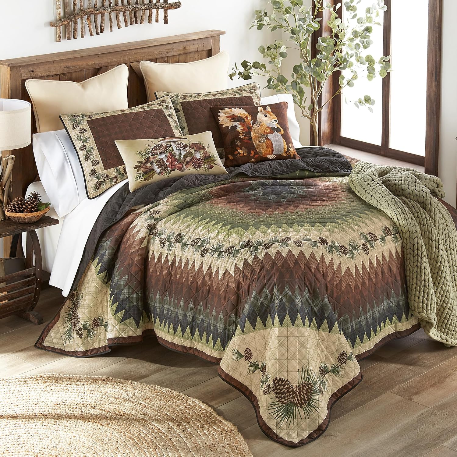 Donna Sharp Pine Circle Polyester Quilted Bedding Set - 3-Piece King Size Quilt Set - Includes 1 Quilt and 2 King Pillow Shams - Machine Washable - Traditional Design