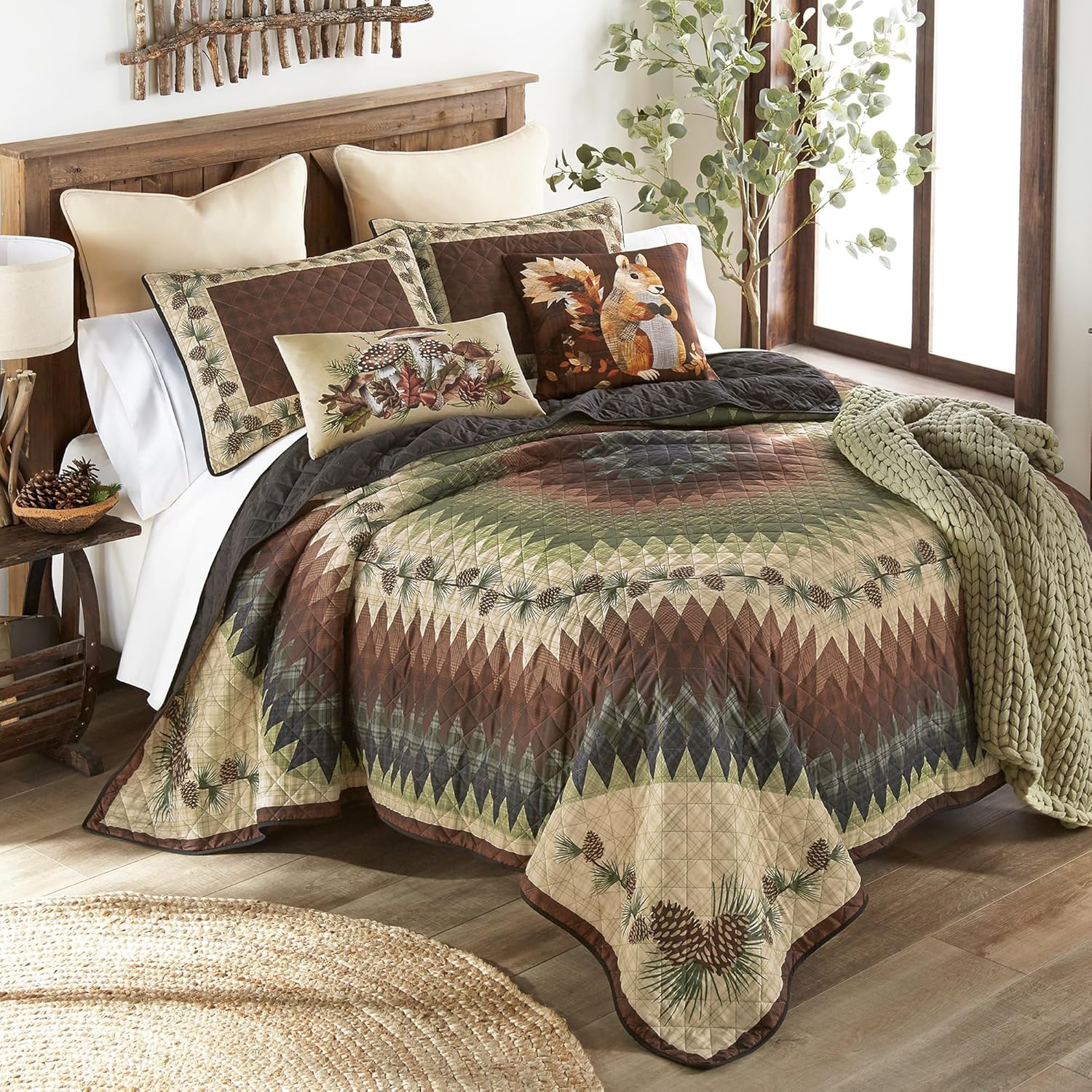 Donna Sharp Pine Circle Polyester Bedding Set - 3-Piece Queen Size Quilt Set - Includes 1 Quilt and 2 Standard Pillow Shams - Machine Washable - Traditional Design