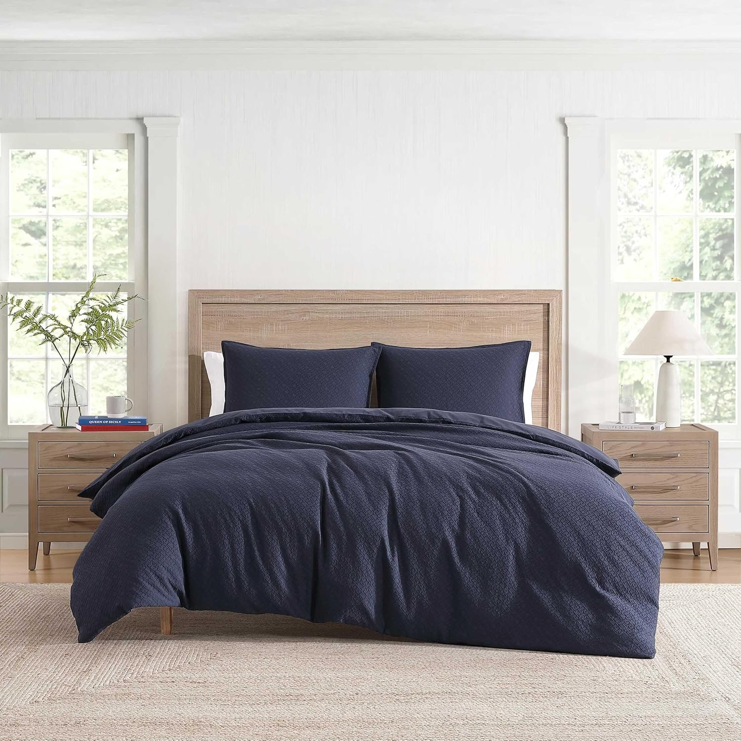 Tommy Hilfiger - Comforter Set, Luxuriously Soft Cotton Matelassé Bedding with Matching Shams, Textured Design (Monogram Navy, Full/Queen)