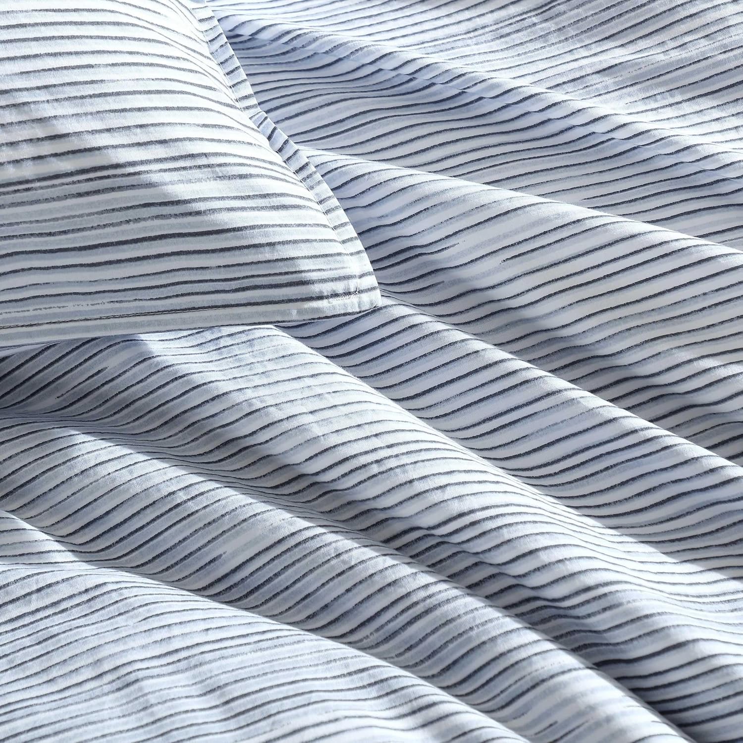 Calvin Klein - Queen Comforter Set, Crisp & Tailored Cooling Bedding w/a Naturally Smooth Cotton Percale Lightweight Feel – 3 Piece Bed Set with Matching Pillowcases (Wavy Striped Blue)