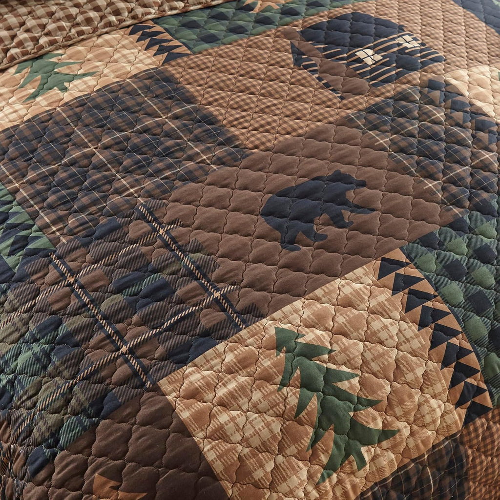 Donna Sharp Brown Bear Cabin- Queen Quilt Set, Measures 90 x 90, Includes 1 Quilt and 2 Standard Shams, Machine Washable