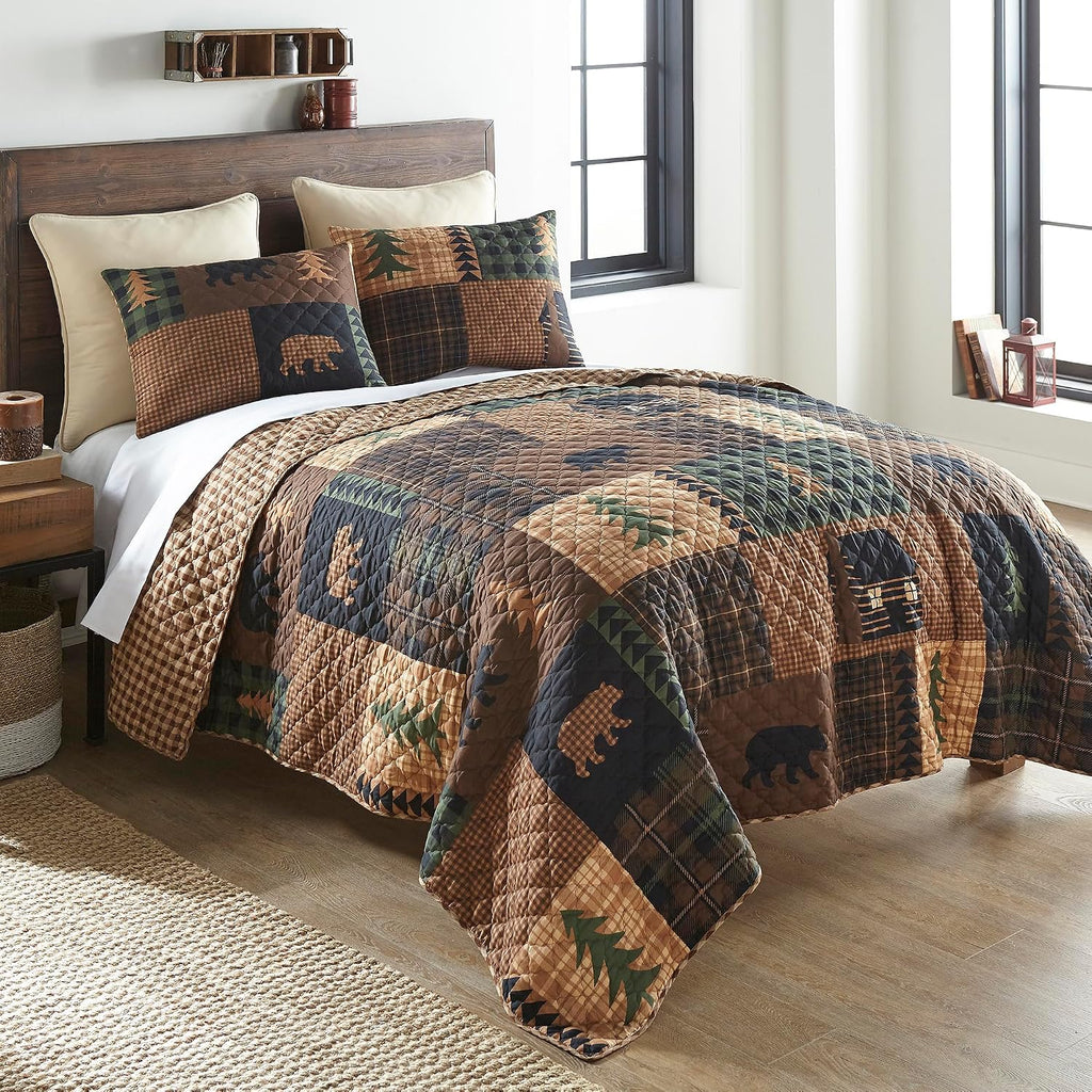 Donna Sharp Brown Bear Cabin- Queen Quilt Set, Measures 90 x 90, Includes 1 Quilt and 2 Standard Shams, Machine Washable