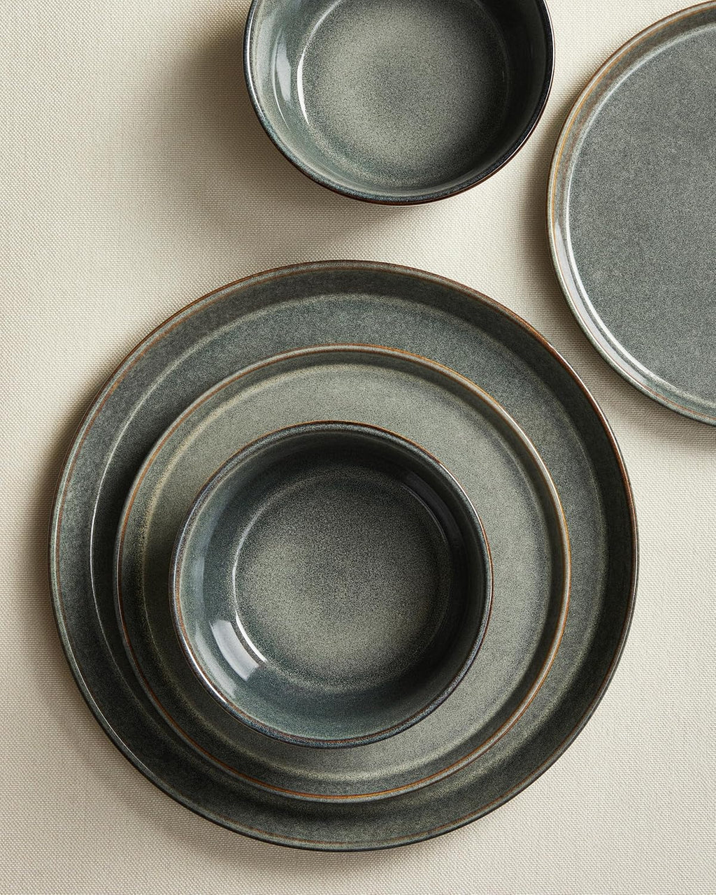 Pokini Dinnerware Sets, Microwave Safe Plates and Bowls Sets, Dishes Set for 8, Chip & Scratch Resistant Dinner Set, Handcrafted Farmhouse Dishware Sets, Green Wheat