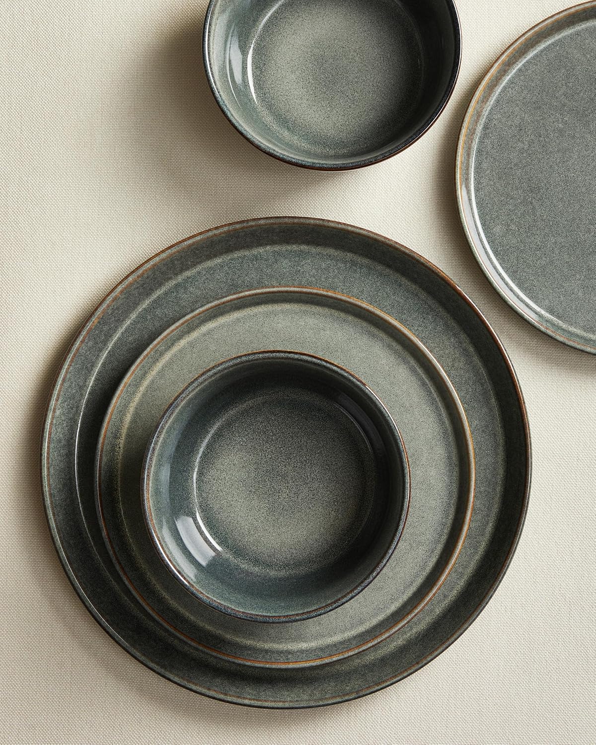 Pokini Dinnerware Sets, Microwave Safe Plates and Bowls Sets, Dishes Set for 8, Chip & Scratch Resistant Dinner Set, Handcrafted Farmhouse Dishware Sets, Green Wheat