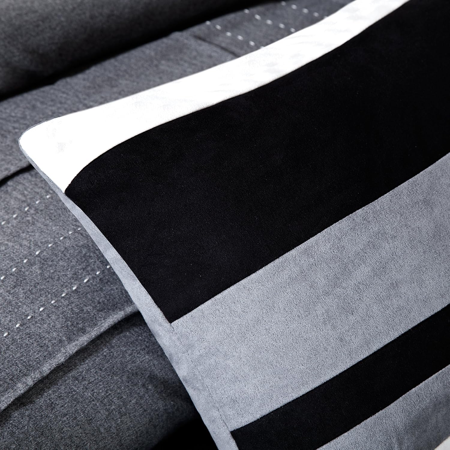 Madison Park Cozy Comforter Set Casual Blocks Design - All Season Bedding, Matching Bed Skirt, Decorative Pillows, Bridgeport Herringbone, Black Dark Grey King(104'x92') 7 Piece