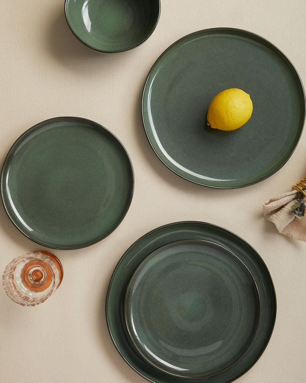Pokini Large Holiday Dinnerware Sets for 8, Ceramic Plates and Bowls Set, Kitchen Dish Set, Microwave & Dishwasher Safe Dishware, Perfect for Christmas & Thanksgiving, Forest Green
