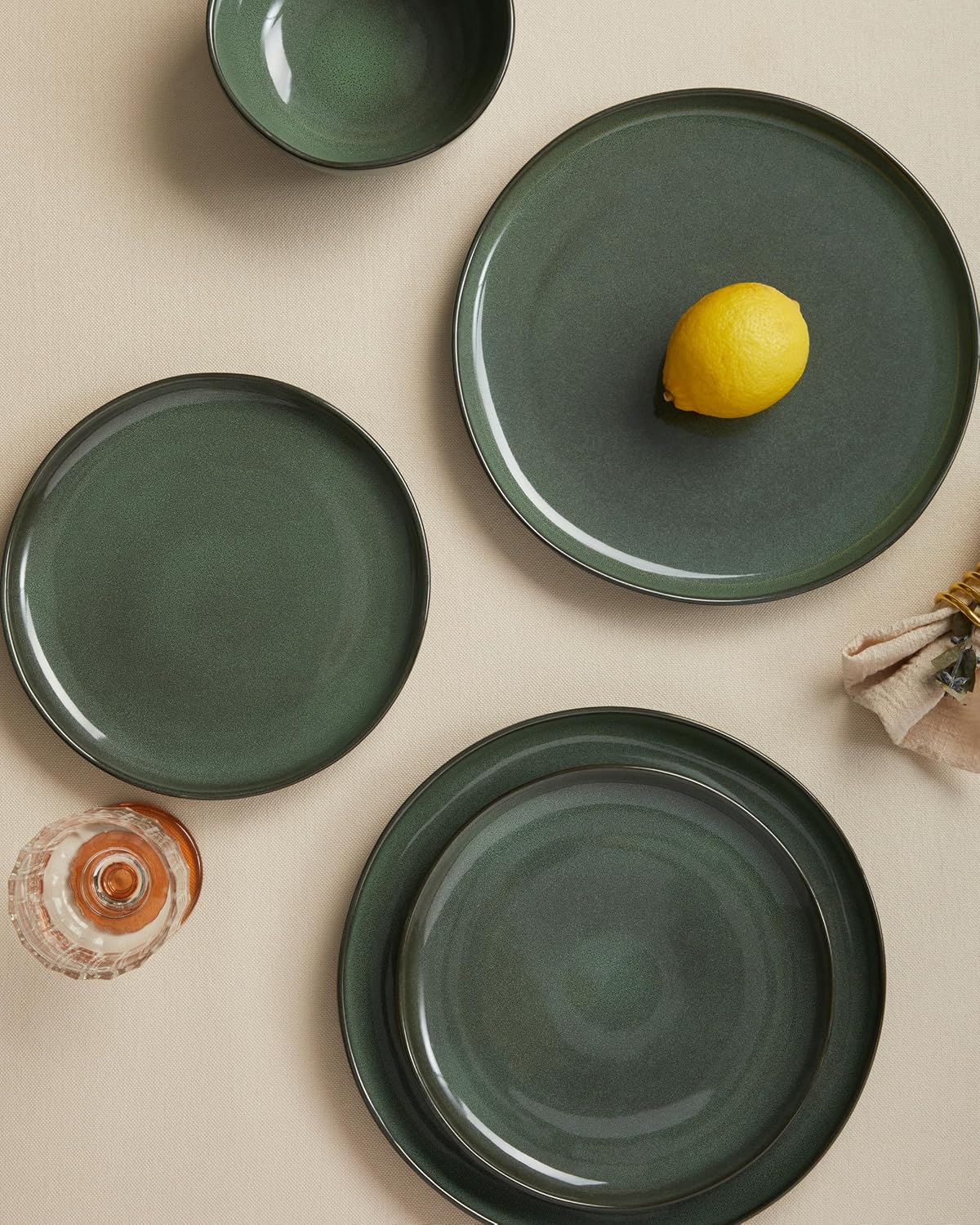 Pokini Large Holiday Dinnerware Sets for 8, Ceramic Plates and Bowls Set, Kitchen Dish Set, Microwave & Dishwasher Safe Dishware, Perfect for Christmas & Thanksgiving, Forest Green