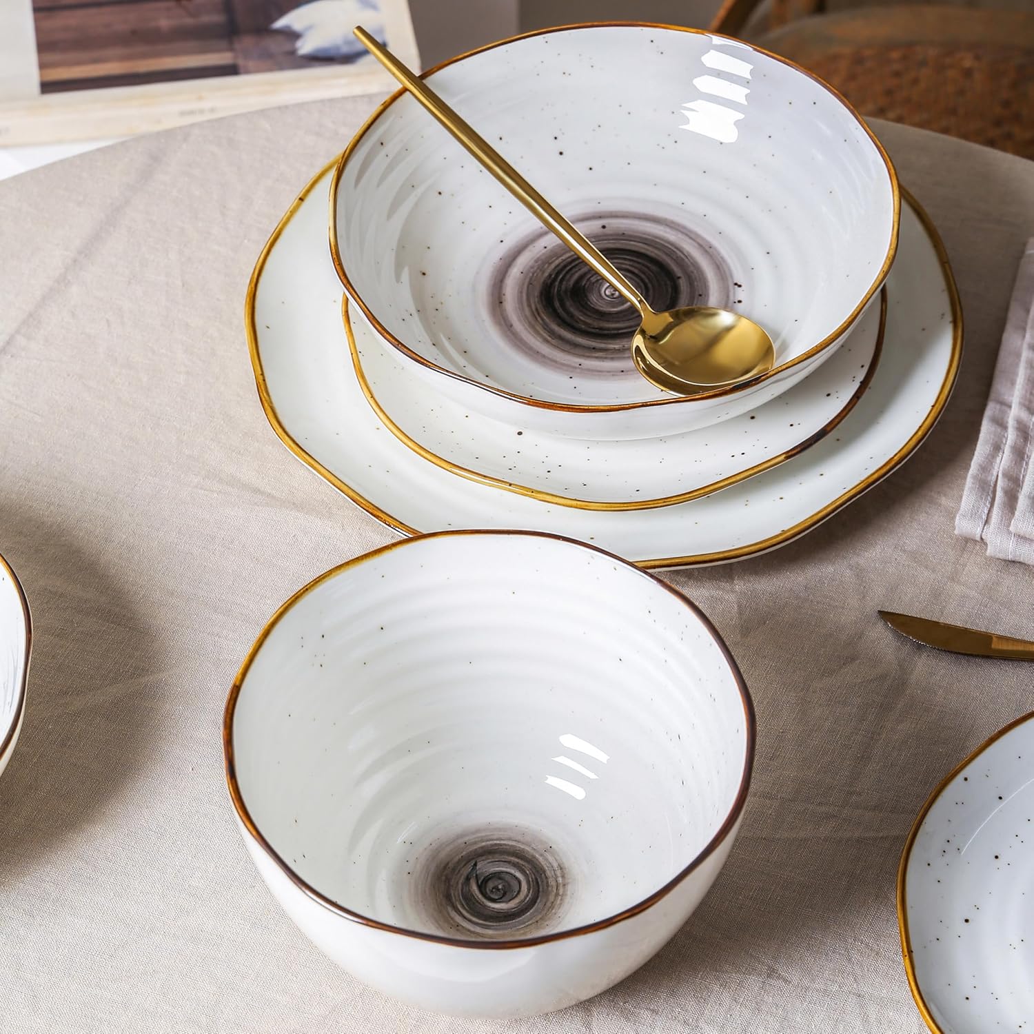 Christian Siriano Luma 16-Piece Dinnerware Set Porcelain, Black