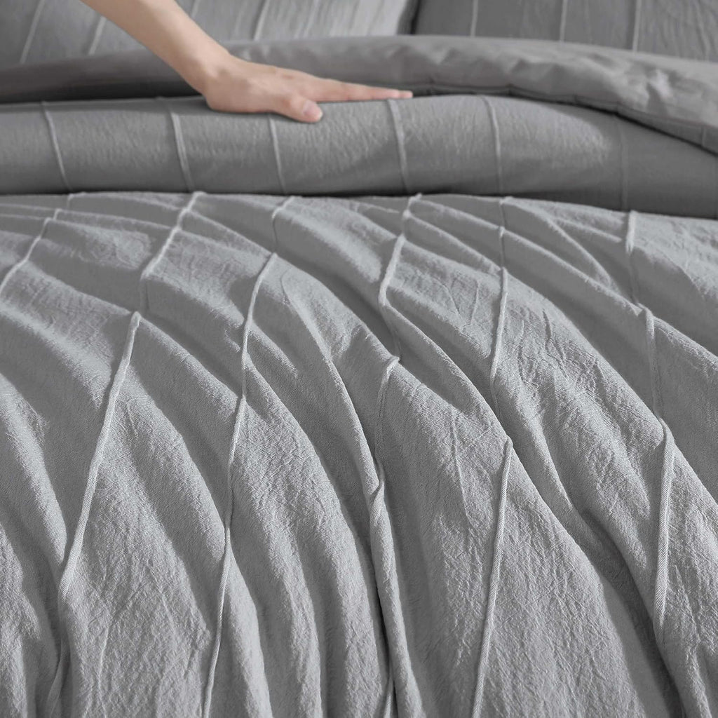 Vera Wang - King Comforter Set, Soft Cotton Bedding w/Smooth Cotton Percale Reverse, Lightweight for Year Round Comfort, 3 Piece Bed Set w/Matching Pillowcases (Woven Tucks Grey)