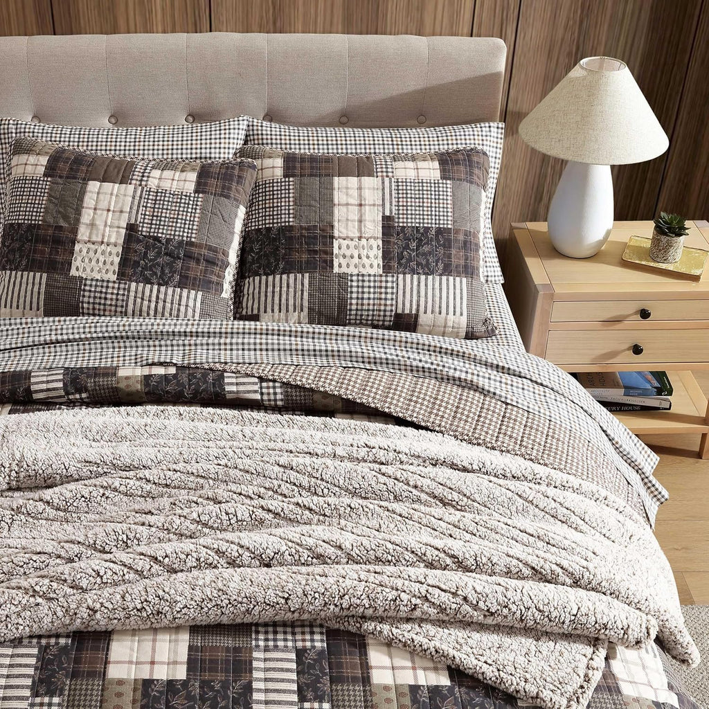 Eddie Bauer - King Quilt Set, Naturally Soft Cotton Bedding w/a Lightweight Feel for All-Year Comfort, Reversible w/Matching Pillowcases, 3 Piece Bed Set (Antique Brown)