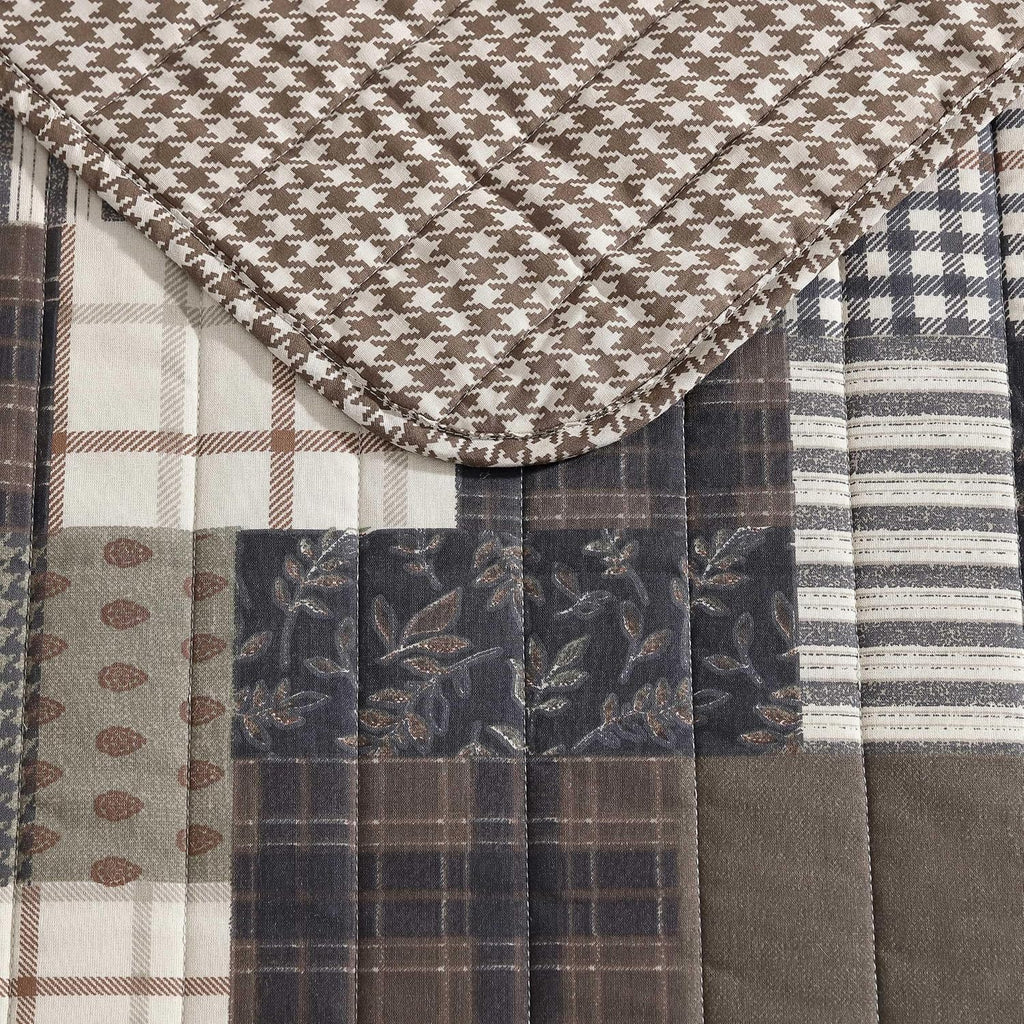 Eddie Bauer - King Quilt Set, Naturally Soft Cotton Bedding w/a Lightweight Feel for All-Year Comfort, Reversible w/Matching Pillowcases, 3 Piece Bed Set (Antique Brown)