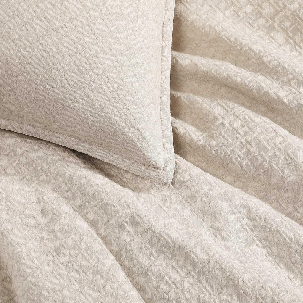 Tommy Hilfiger - Comforter Set, Luxuriously Soft Cotton Matelassé Bedding with Matching Shams, Textured Design (Monogram Beige, Full/Queen)
