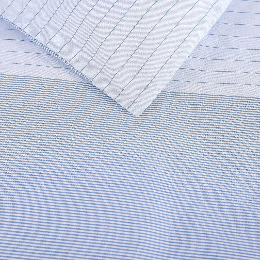 Tommy Hilfiger - Full/Queen Comforter Set, Super Soft Bedding with Matching Sham, Breathable Bed Essentials (Modern Stripe White, Full/Queen)
