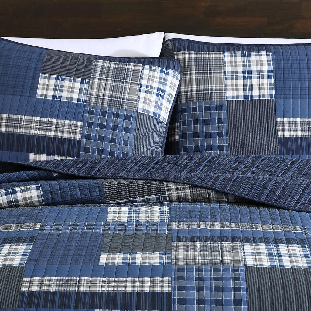 Eddie Bauer - King Quilt Set, Reversible Cotton Bedding with Matching Shams, Lightweight Home Decor for All Seasons (Eastmont Navy, King)