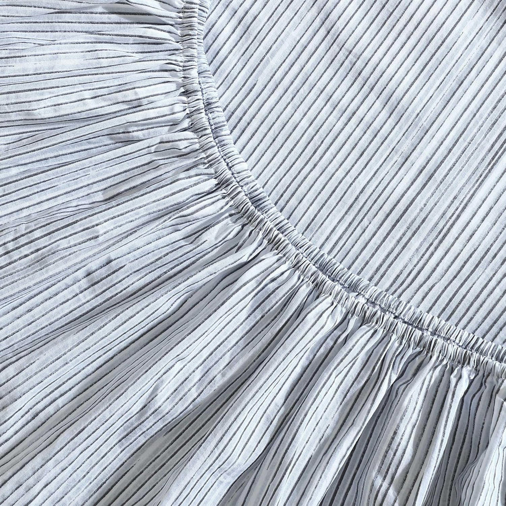Calvin Klein - King Size Sheets Set, Crisp & Tailored Cooling Sheets w/a Naturally Smooth Cotton Percale Lightweight Feel - Bed Sheets with Matching Pillowcases & Fitted Sheet (Wavy Stripe Blue)